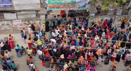 টাকা না দিলে এইচএসসির প্রবেশপত্র দেবে না পুরান ঢাকার মহিলা কলেজ, বিক্ষুদ্ধ শিক্ষার্থীরা